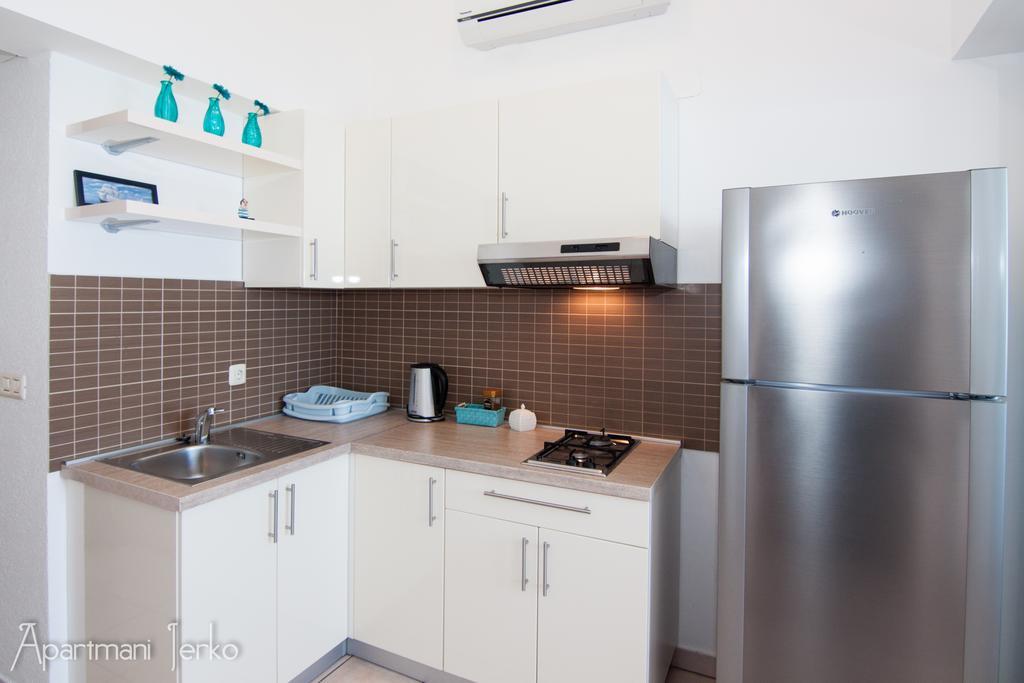 Apartments Jerko Примоштен Екстер'єр фото