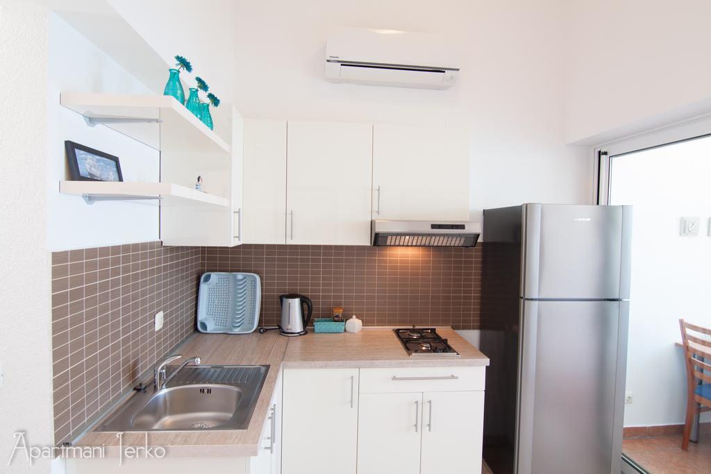 Apartments Jerko Примоштен Екстер'єр фото