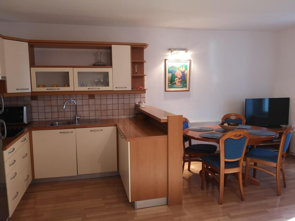 Apartments Jerko Примоштен Екстер'єр фото